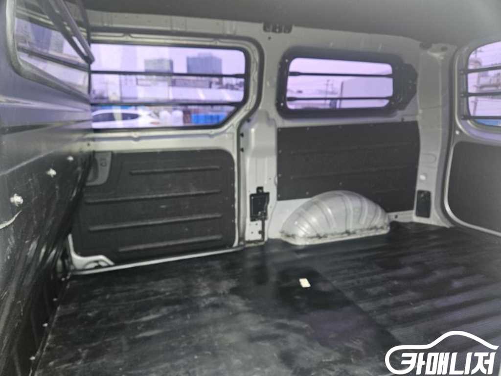 Hyundai Starex Grand Starex Van 3-Seater thumbnail 9