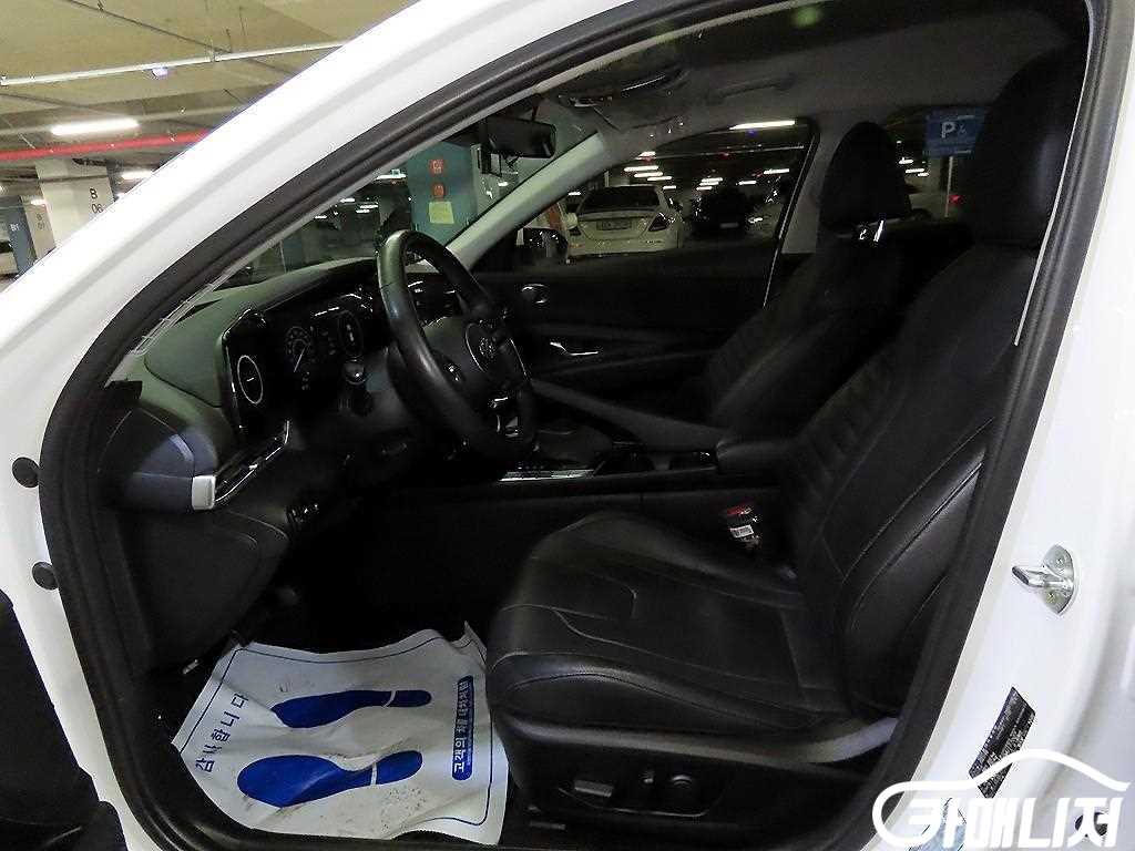 Hyundai Avante 1.6 Inspiration thumbnail 6