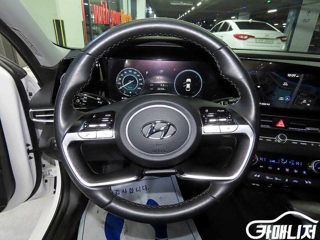 Hyundai Avante 1.6 Inspiration thumbnail 8