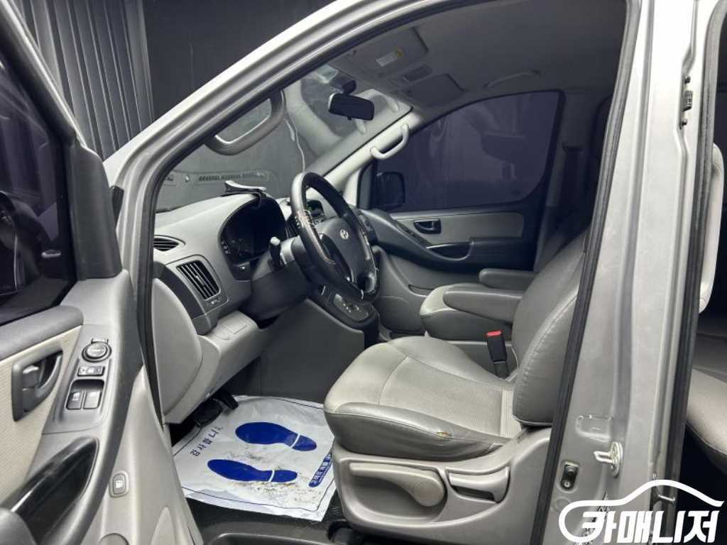 Hyundai Starex Grand Starex Van 5-Seater thumbnail 6