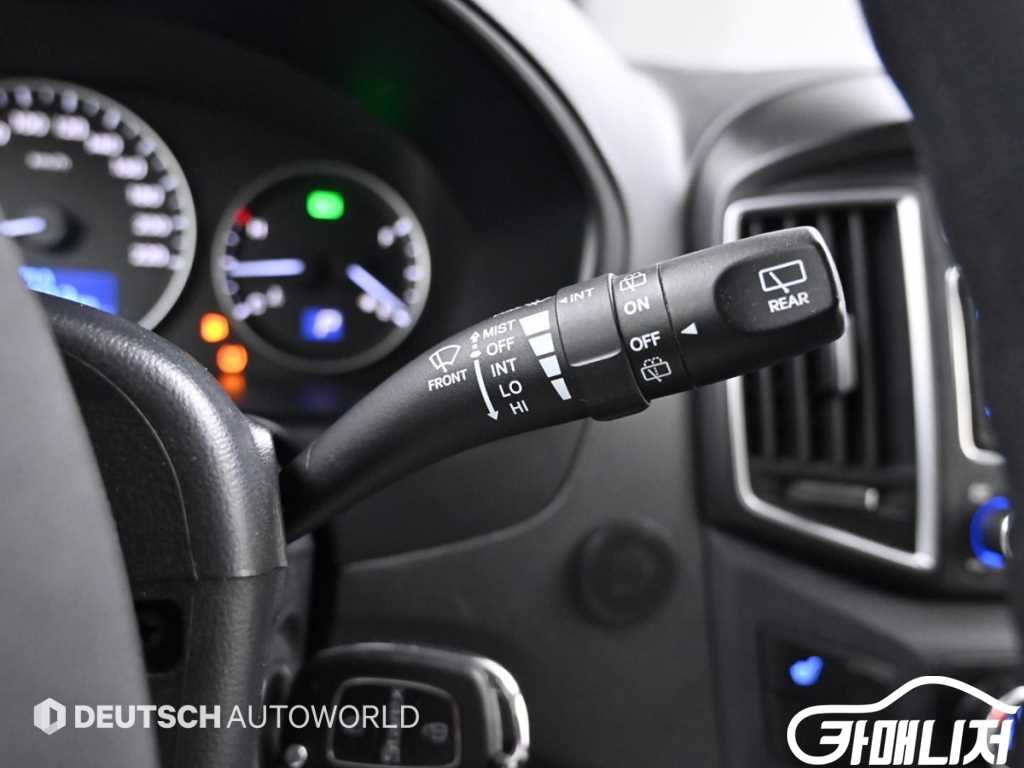 Hyundai Starex Grand Starex Van 5-Seater thumbnail 15