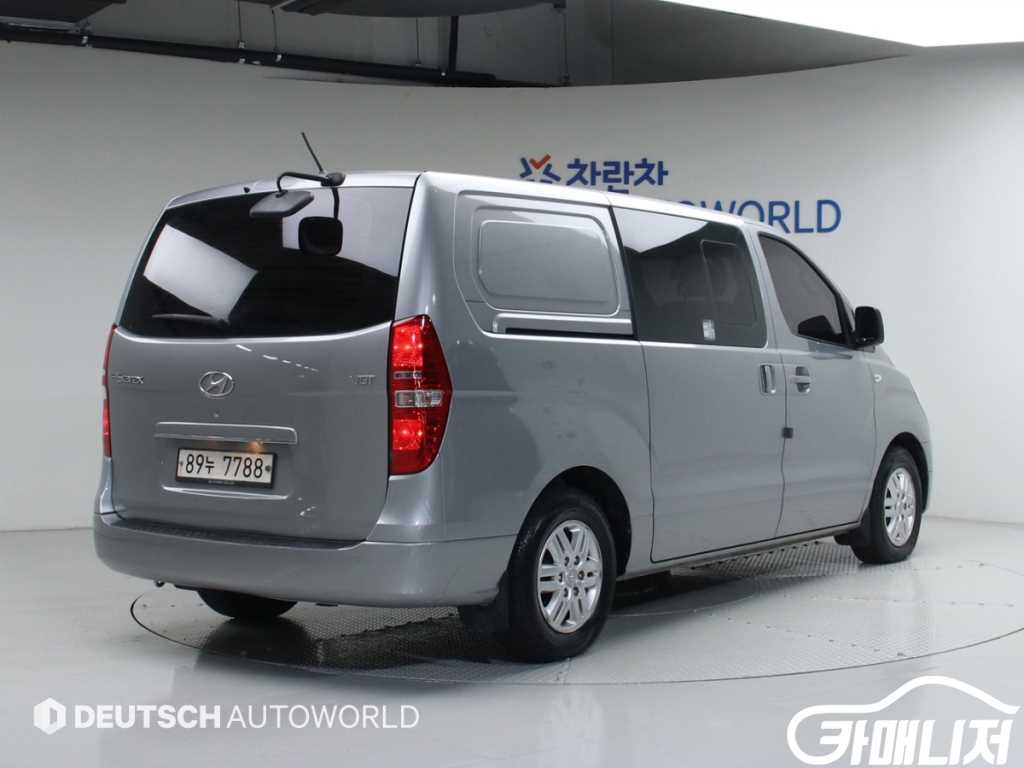 Hyundai Starex Grand Starex Van 5-Seater thumbnail 2