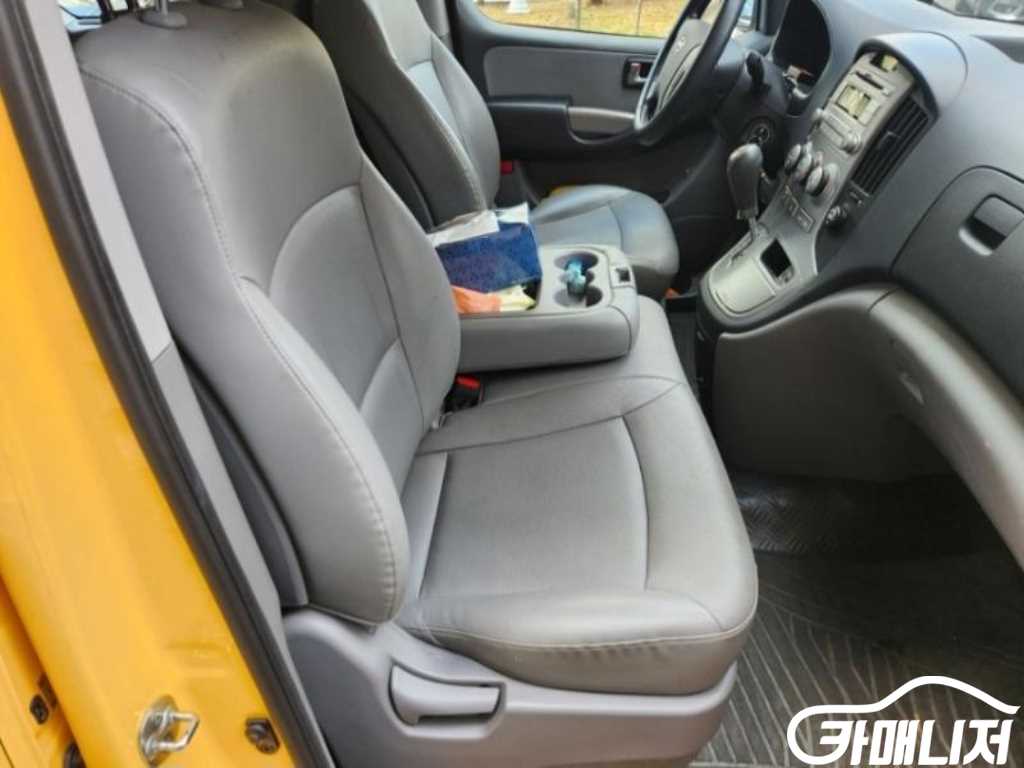 Hyundai Starex Grand Starex 12-Seater School Bus thumbnail 12
