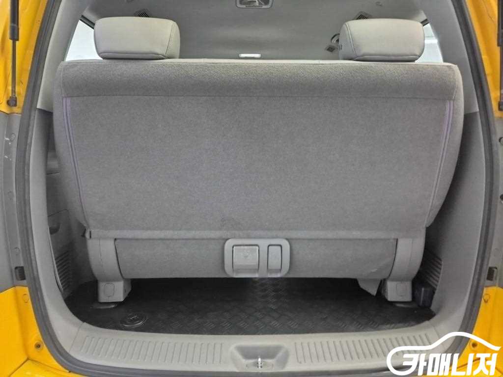 Hyundai Starex Grand Starex 11-Seater Wagon thumbnail 17