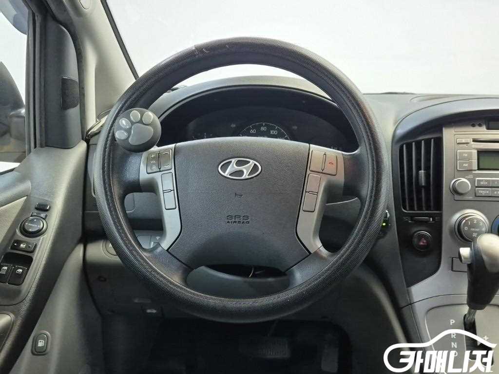 Hyundai Starex Grand Starex 11-Seater Wagon thumbnail 9