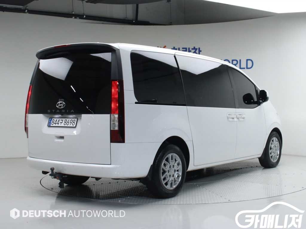 Hyundai Staria 2WD Diesel Cargo Modern thumbnail 2