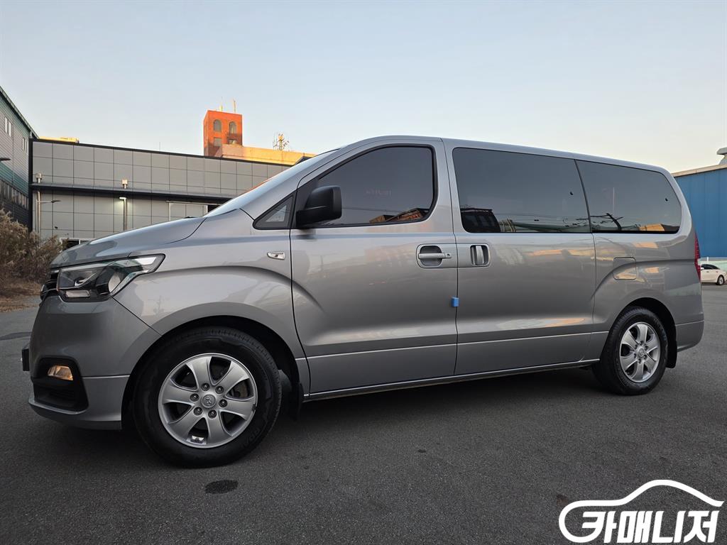 Hyundai Starex The New Grand Starex 2WD Wagon 12-Seater