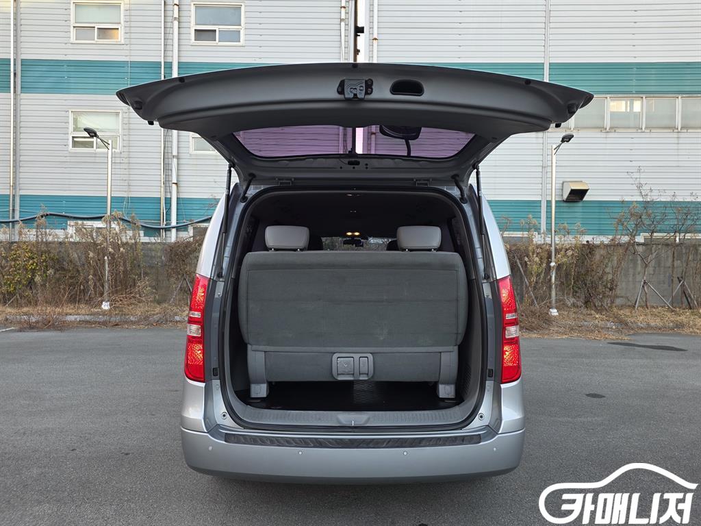 Hyundai Starex The New Grand Starex 2WD Wagon 12-Seater thumbnail 16