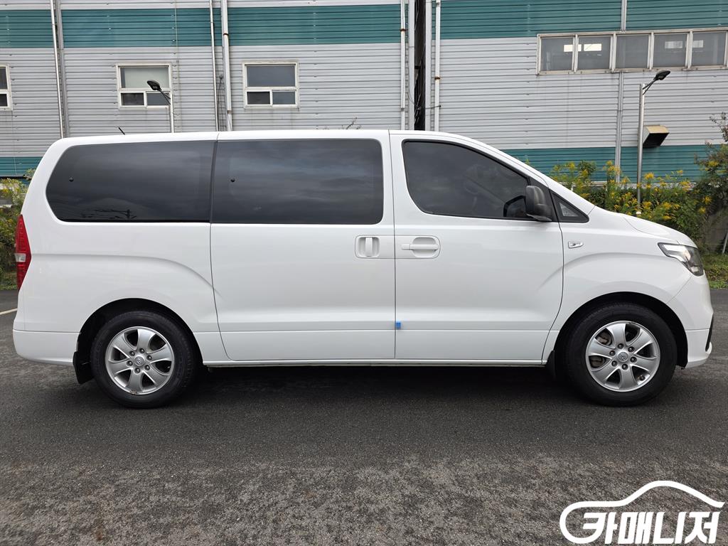 Hyundai Starex The New Grand Starex 2WD Wagon 12-Seater thumbnail 18