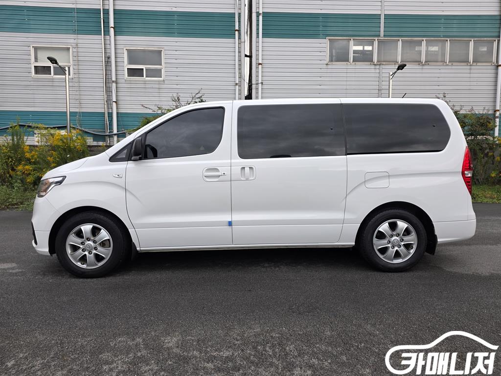 Hyundai Starex The New Grand Starex 2WD Wagon 12-Seater thumbnail 3