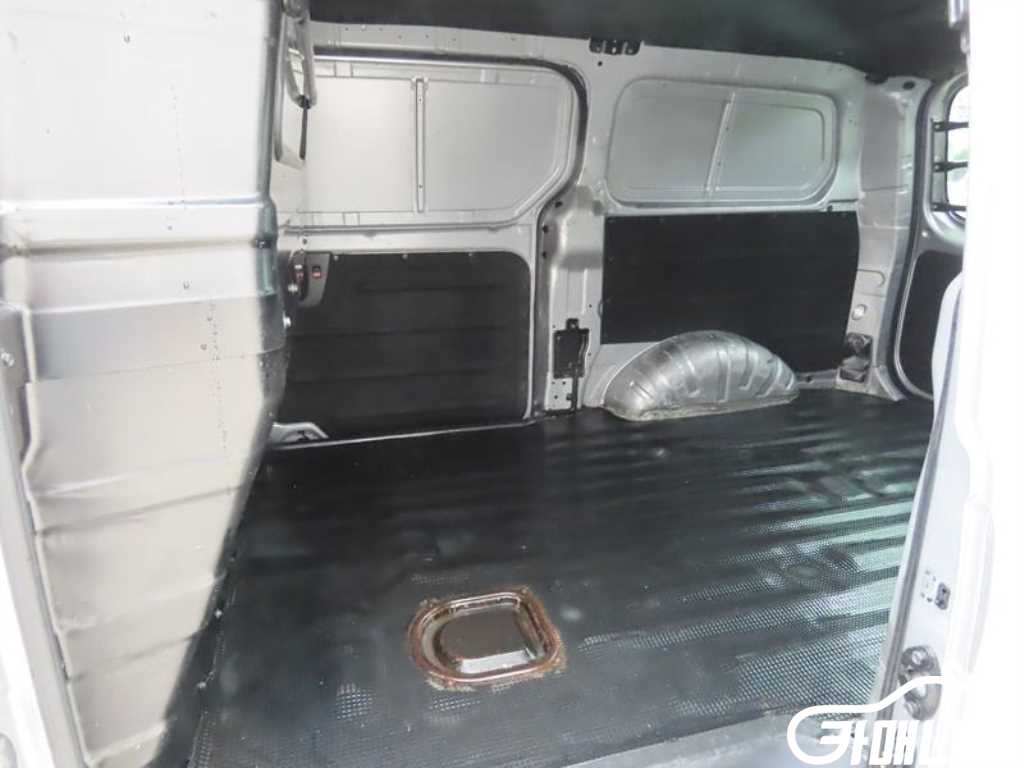 Hyundai Starex The New Grand Starex 2WD Van 3-Seater thumbnail 8