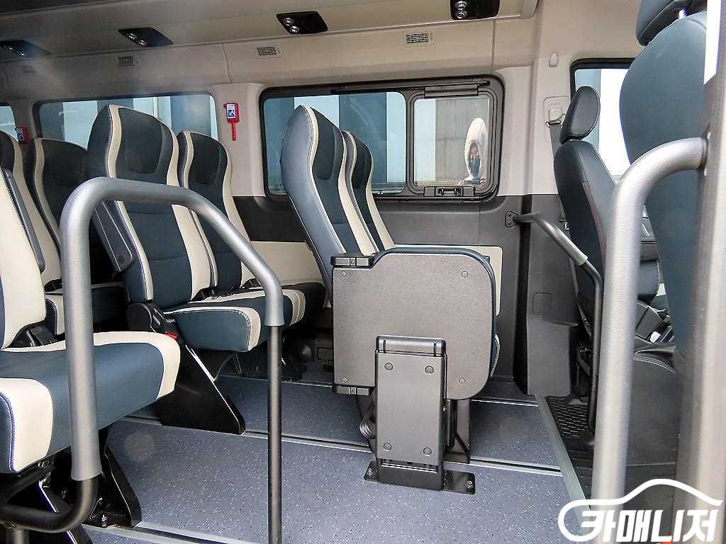 Hyundai Solati Luxury thumbnail 6