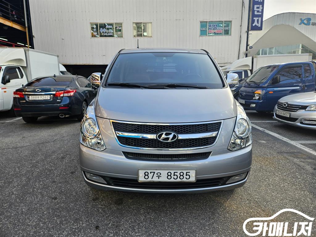 Hyundai Starex Grand Starex Van 5-Seater thumbnail 2