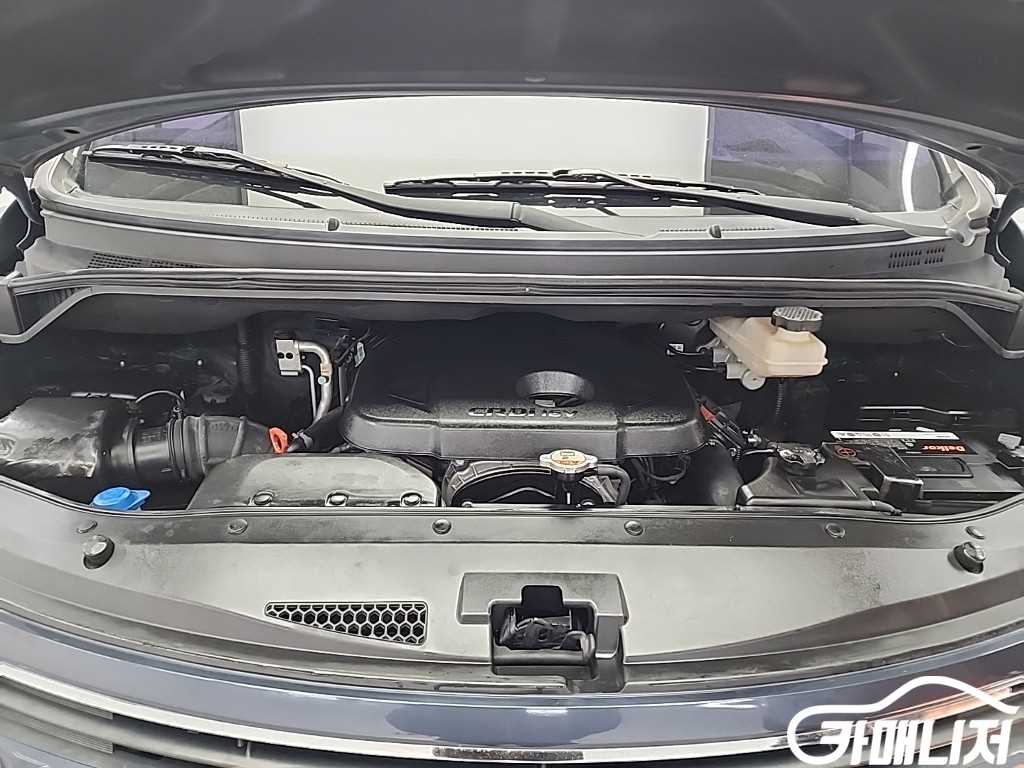 Hyundai Starex Grand Starex 12-Seater Wagon thumbnail 5