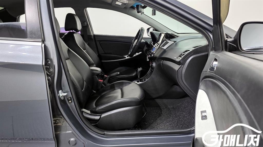 Hyundai Accent AccentFacelift 1.4VVT Premier thumbnail 10