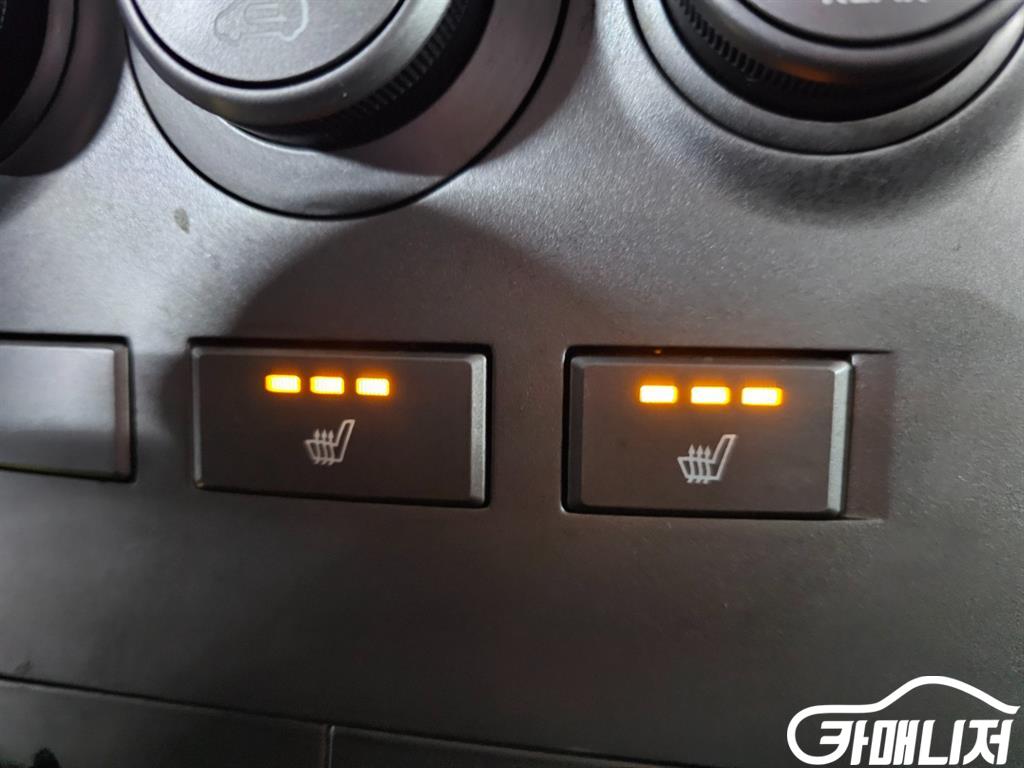 Hyundai Starex Grand Starex Van 3-Seater thumbnail 15