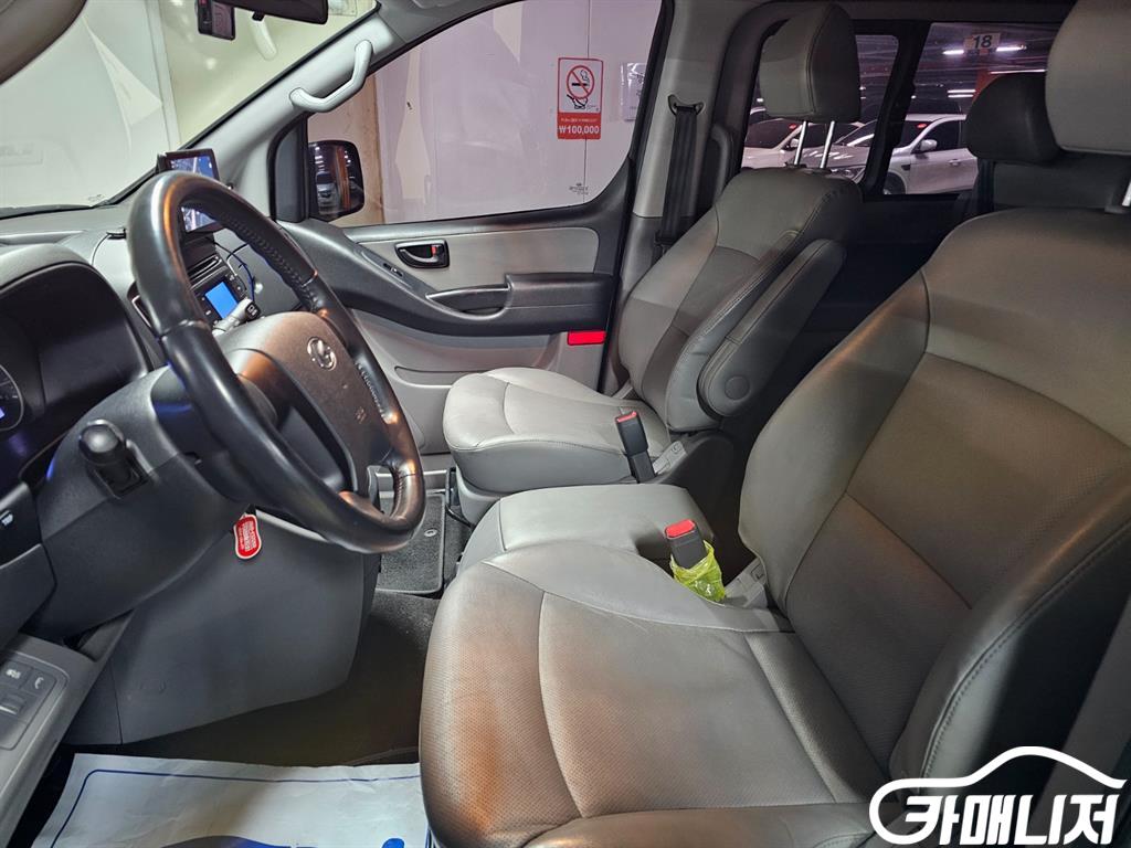 Hyundai Starex The New Grand Starex 2WD Urban 9-Seater thumbnail 8