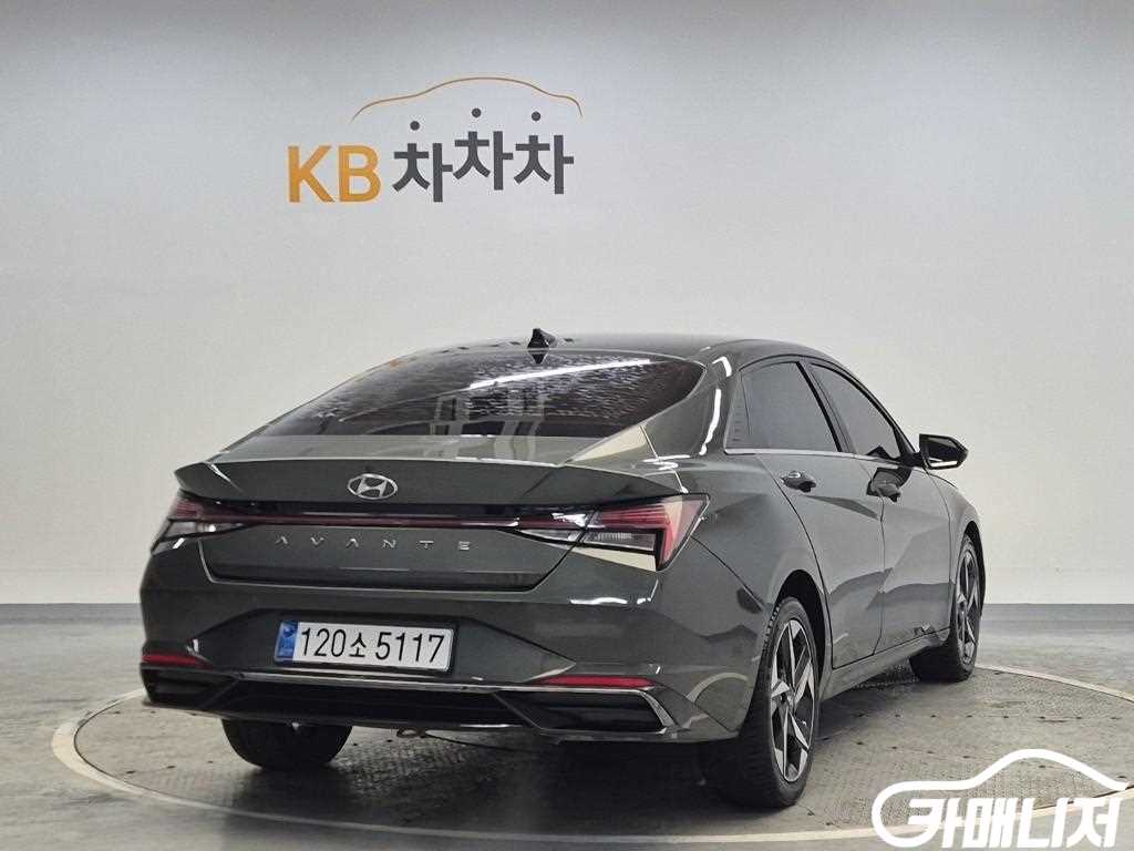 Hyundai Avante 1.6 Inspiration thumbnail 3