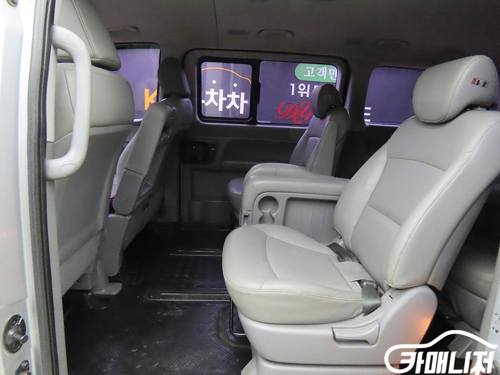 Hyundai Starex Grand Starex 12-Seater Wagon thumbnail 6