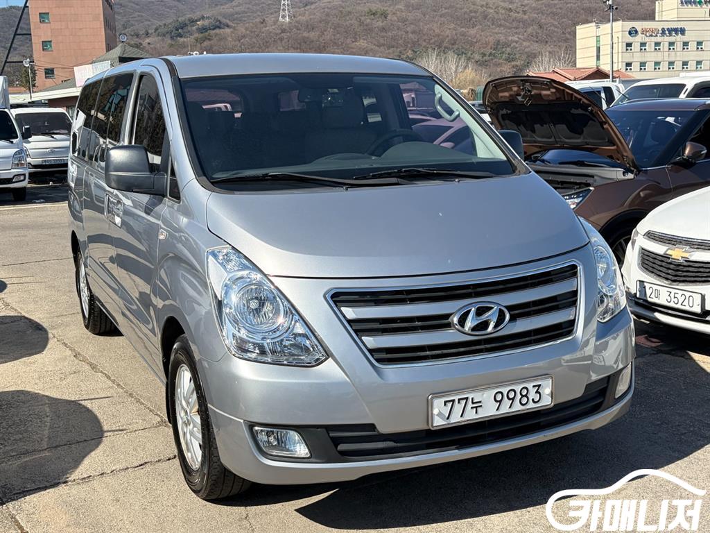 Hyundai Starex Grand Starex 12-Seater Wagon thumbnail 3