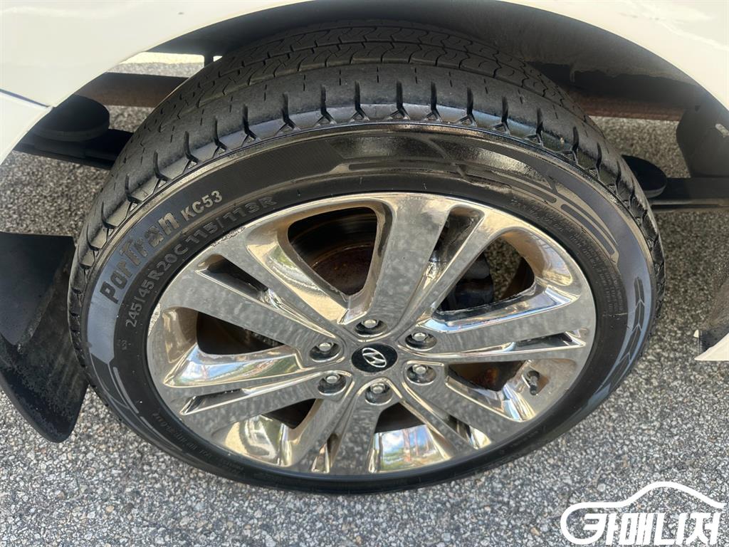 Hyundai Solati Luxury thumbnail 19