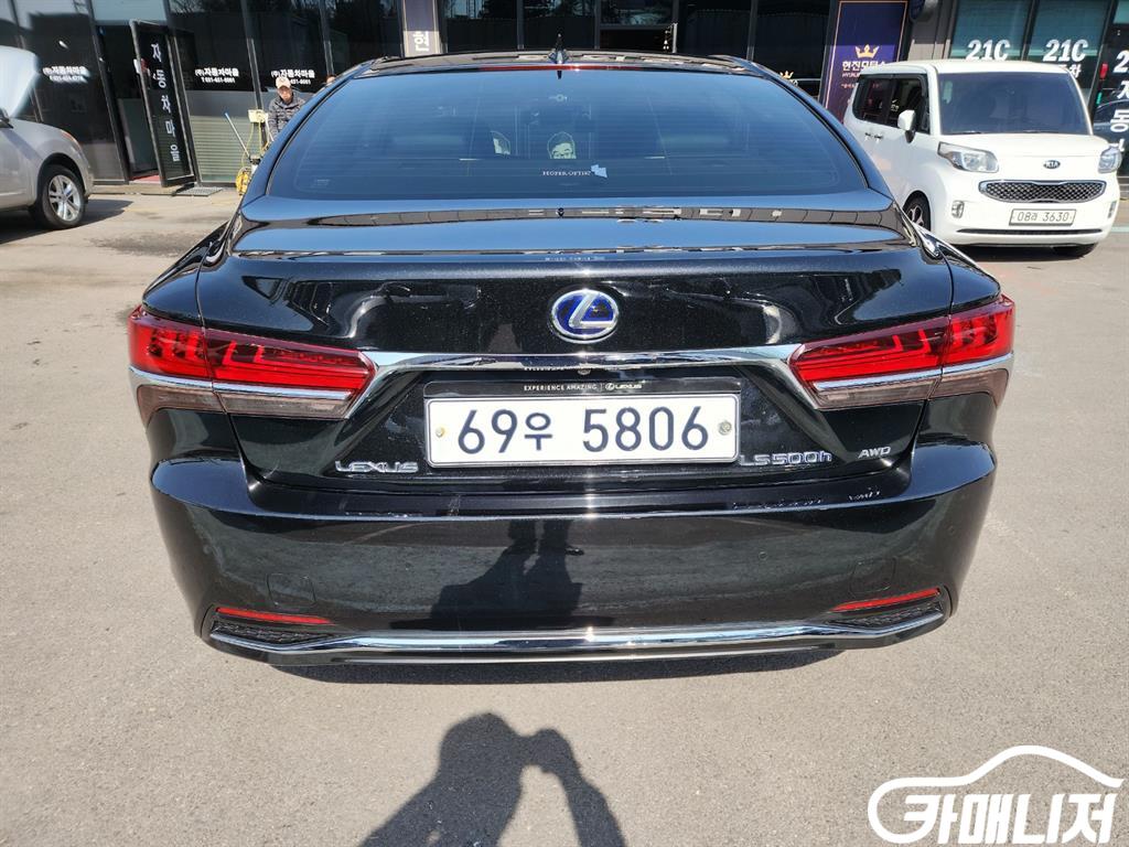 Lexus LS LS500h 3.5 Platinum AWD thumbnail 5